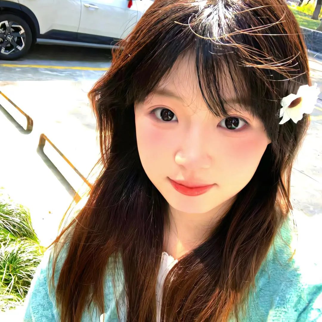 穿蓝衣的男孩